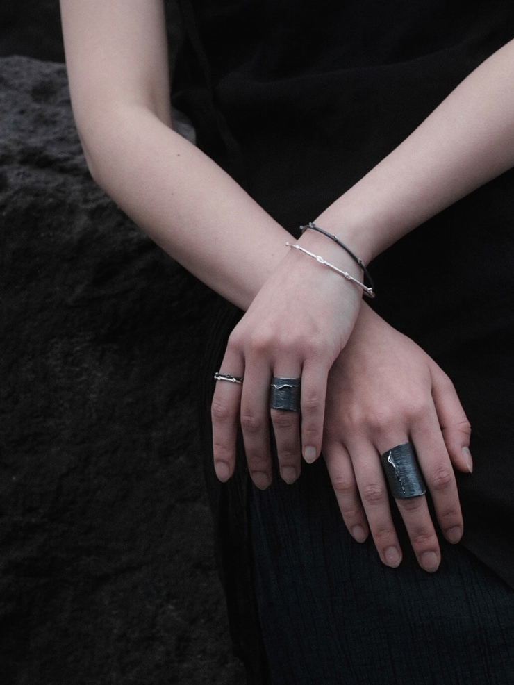 Black ocean shadow wide ring