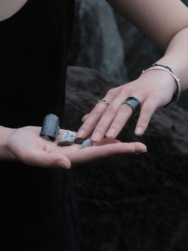 Black ocean shadow wide ring