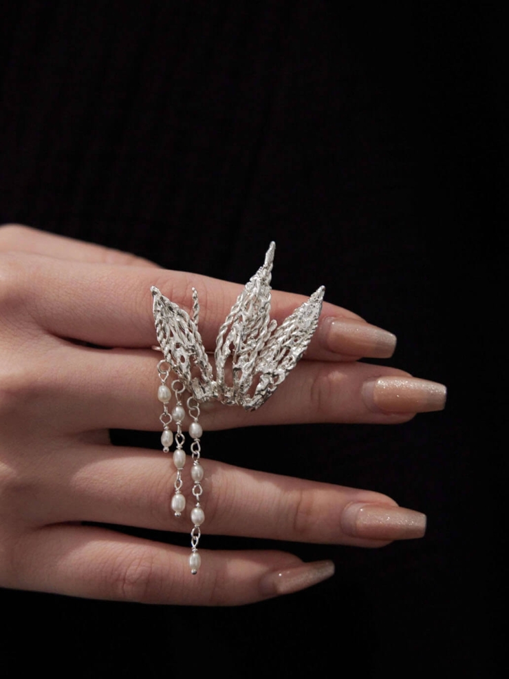 Silver three-leaf elf ear cuff