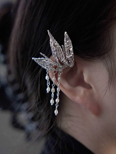 Silver three-leaf elf ear cuff