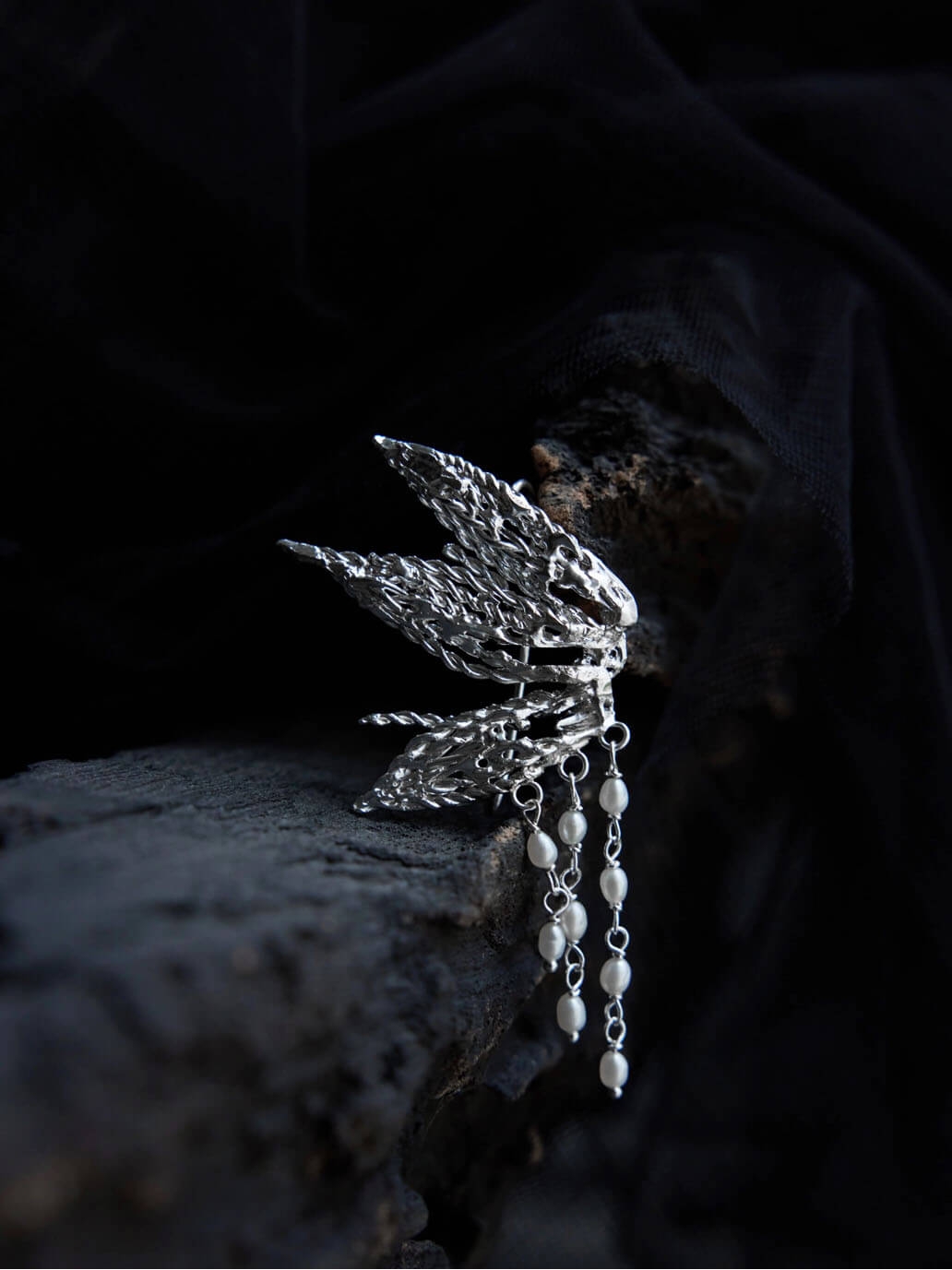 Silver three-leaf elf ear cuff