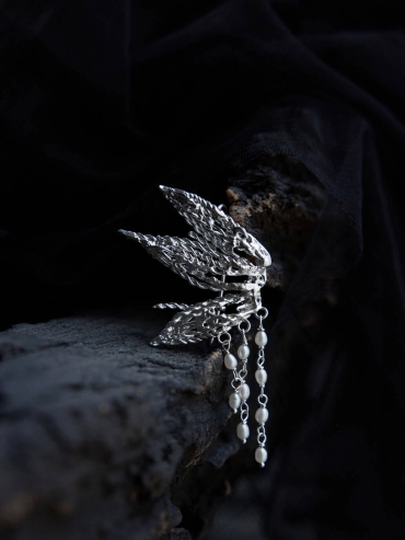 Silver three-leaf elf ear cuff