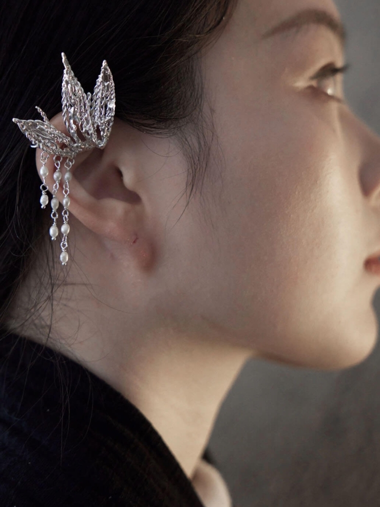 Silver three-leaf elf ear cuff
