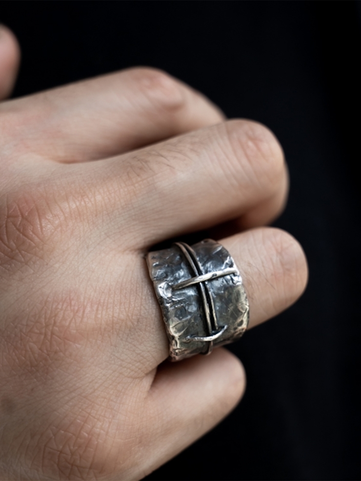 Nestling collection black&white silver ring