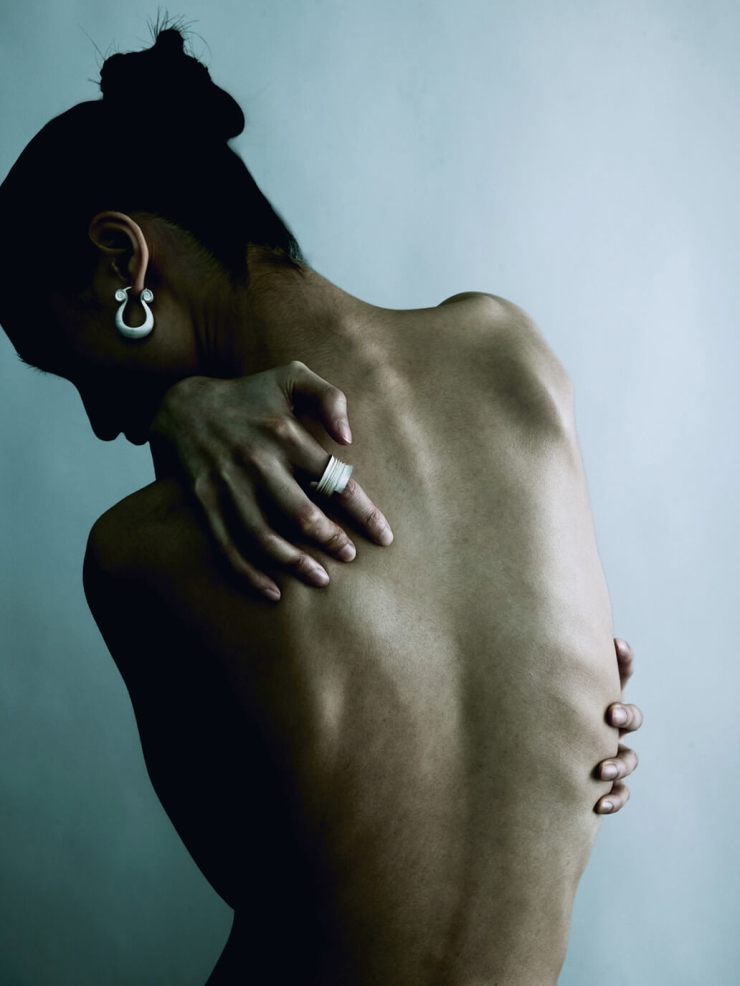 White Manifolds Ring