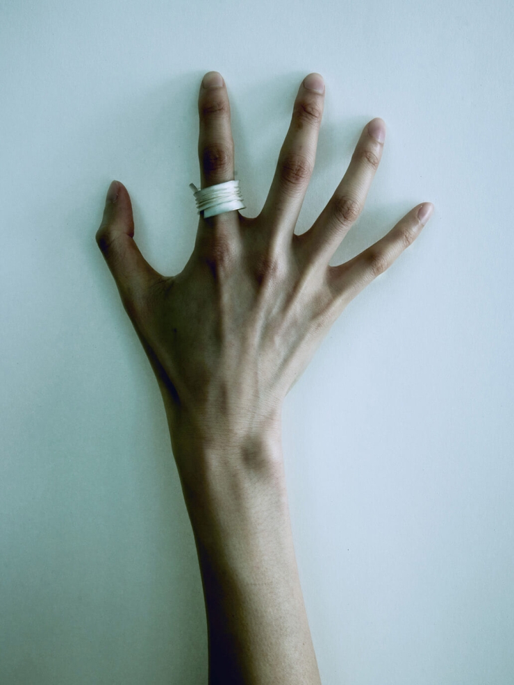 White Manifolds Ring