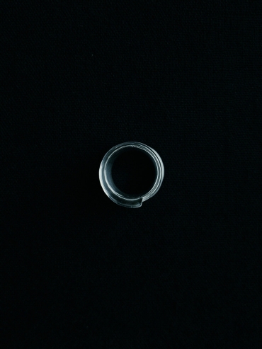 White Manifolds Ring