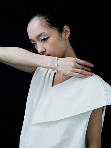 White Fog Bow Bracelet