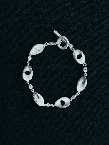 White Fog Bow Bracelet