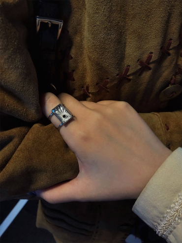 Silver Engraved Crystal Ring - Black