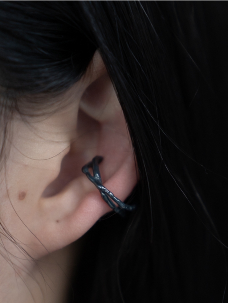 M.WONG Sky Collection Black Ear-clip/Pinky Ring