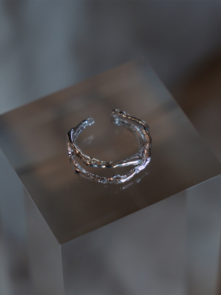 M.WONG Sky Collection White Ear-clip/Pinky Ring