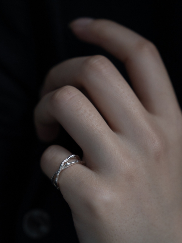 M.WONG Sky Collection White Ear-clip/Pinky Ring