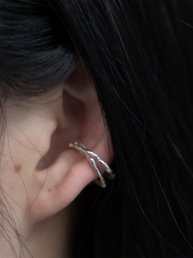 M.WONG Sky Collection White Ear-clip/Pinky Ring