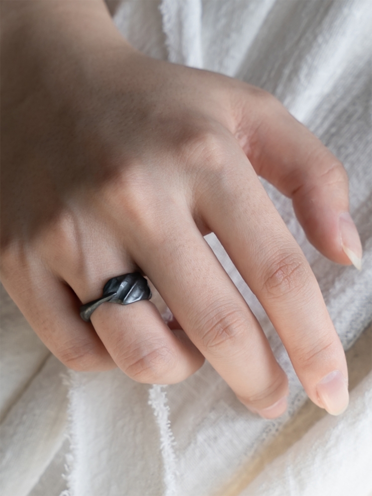 M.WONG Wind Collection Black Silver Ring
