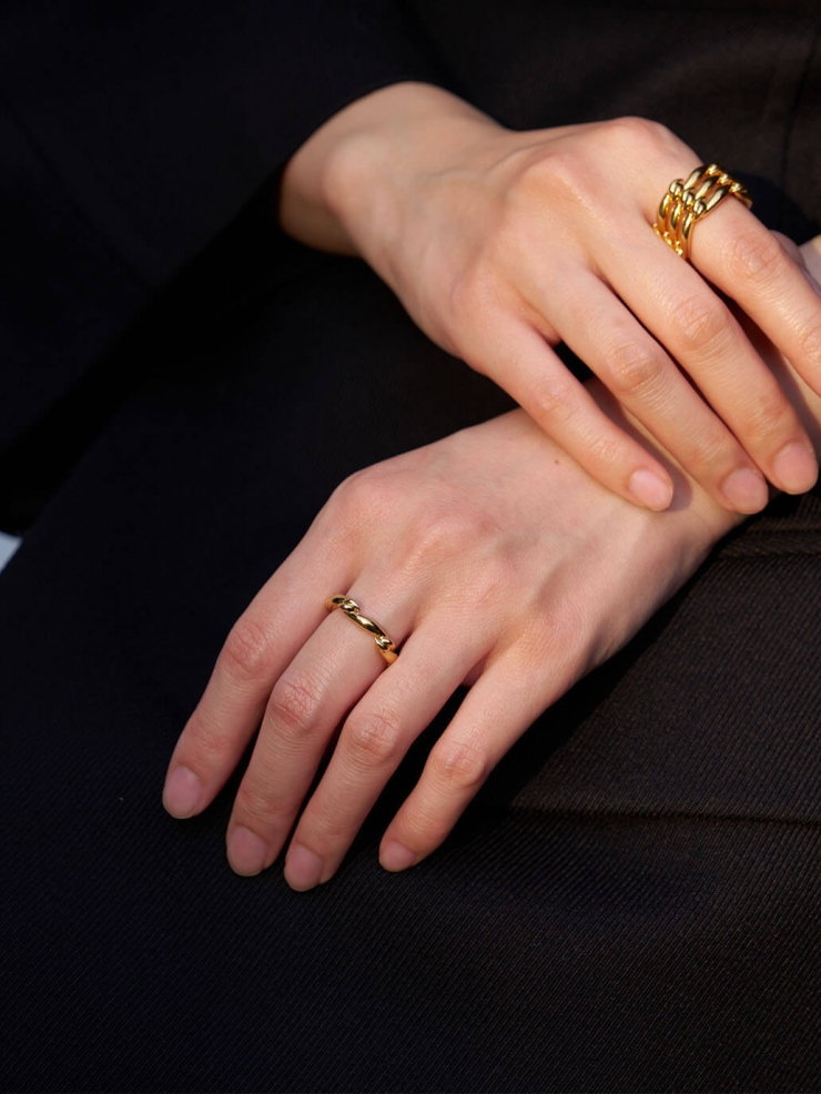 Gold Tie Single Layer Ring