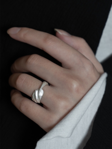 Wind collection white silver ring