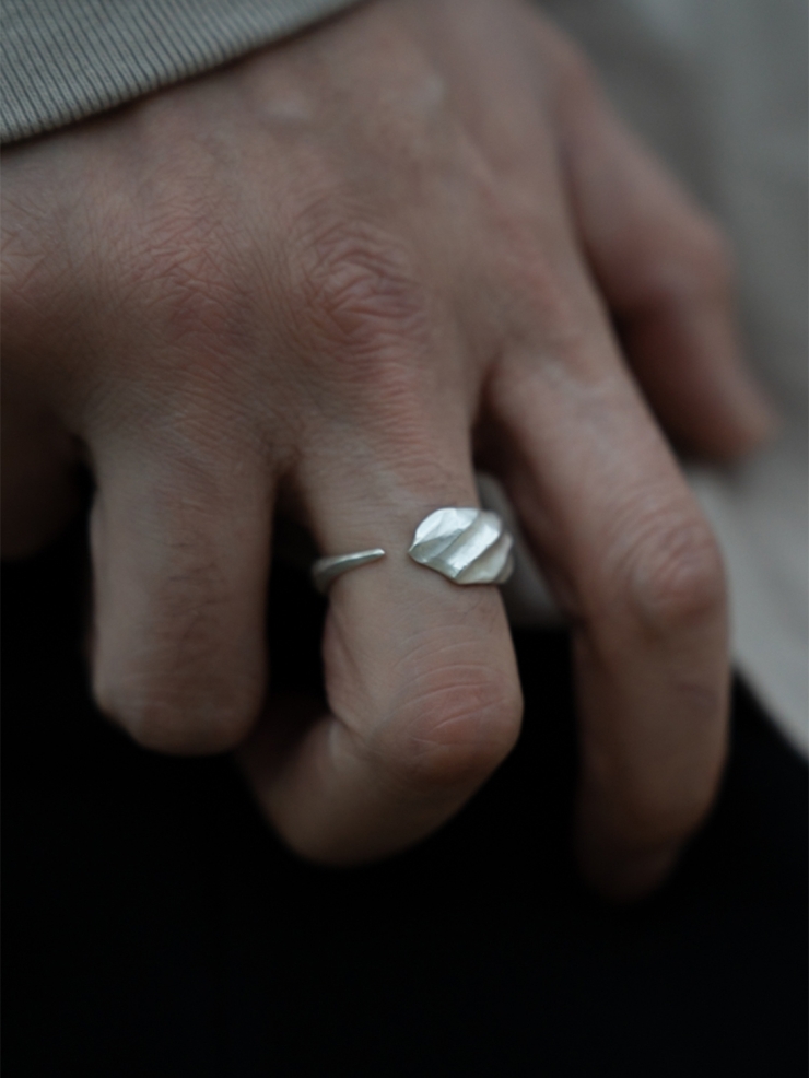 Wind collection white silver ring