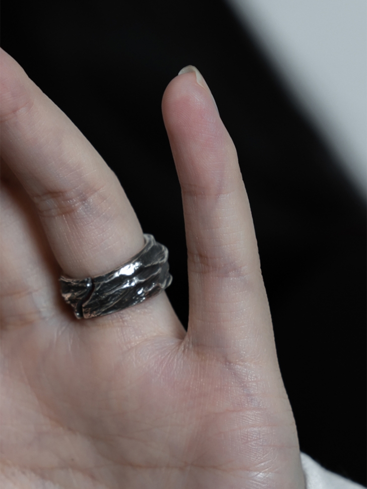 M.WONG Water Collection Black Silver Ring