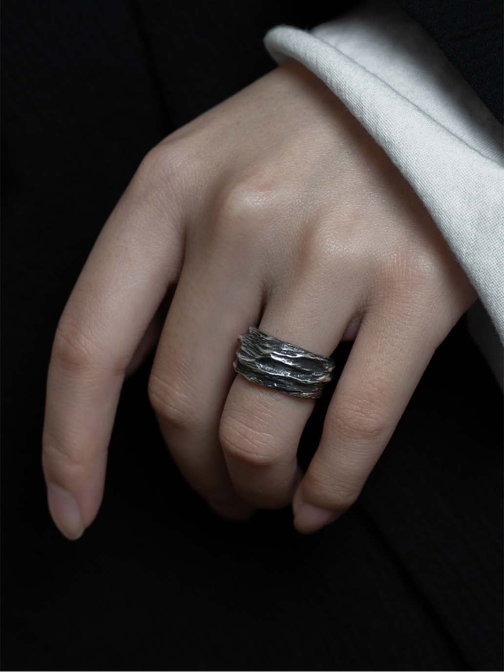 M.WONG Water Collection Black Silver Ring