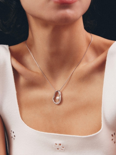 Silver Heart Pearl Necklace