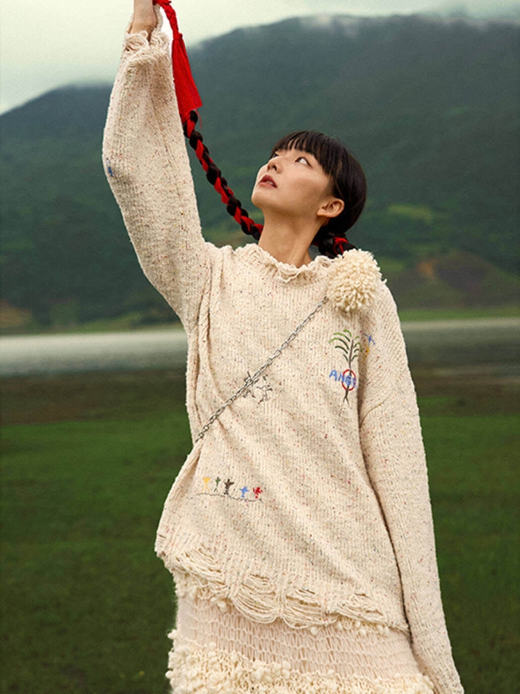 Beige Cliff Painting Wool Embroidered Speckled Loose Sweater