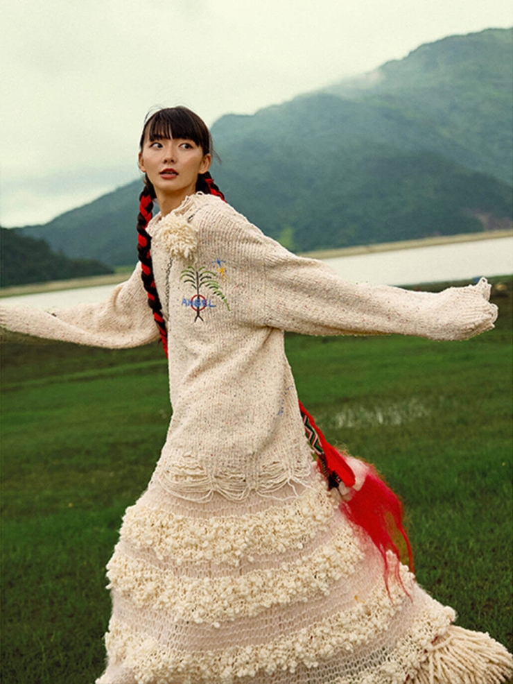 Beige Cliff Painting Wool Embroidered Speckled Loose Sweater