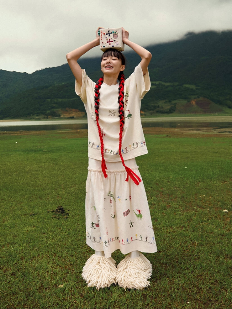 Beige Cangyuan Cliff Painting Embroidered Pleated Cotton Skirt