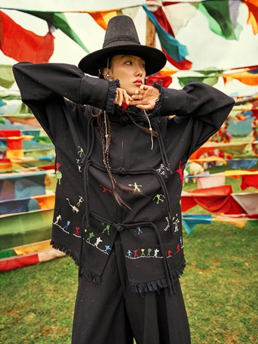 Black Cangyuan Cliff Painting Sequin Embroidered Chinese-Style Wool Jacket