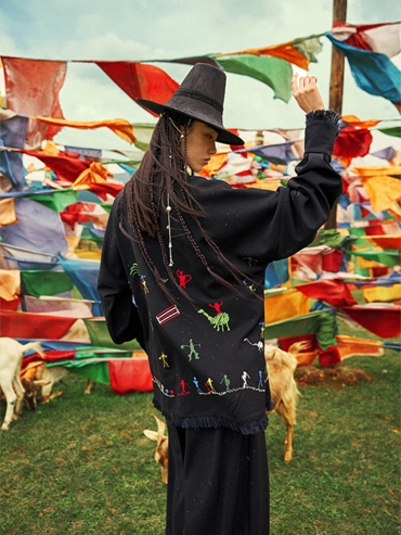 Black Cangyuan Cliff Painting Sequin Embroidered Chinese-Style Wool Jacket