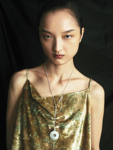 White Gold Flamiris Pendant