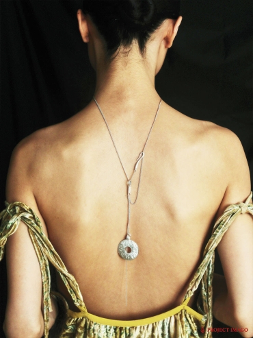 White Gold Flamiris Pendant