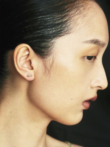 White Gold Satellite White Agate Stud Earrings