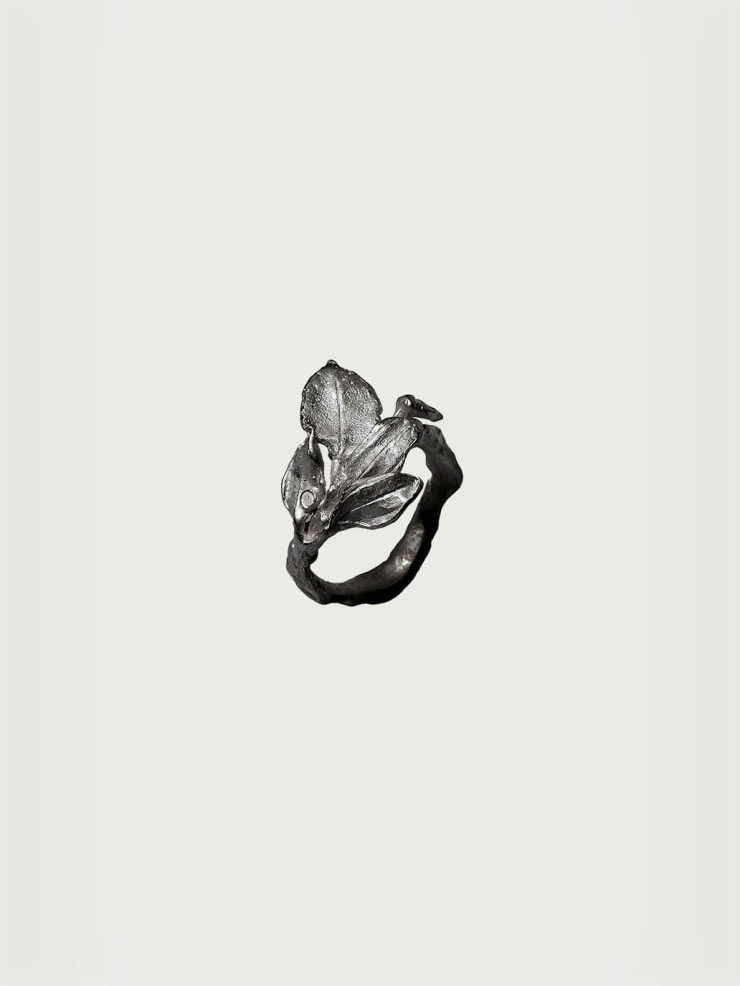Black Leaf Flow Ring
