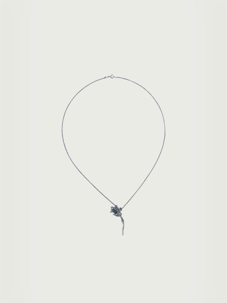 Black Linkong Flower Necklace