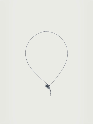 Black Linkong Flower Necklace