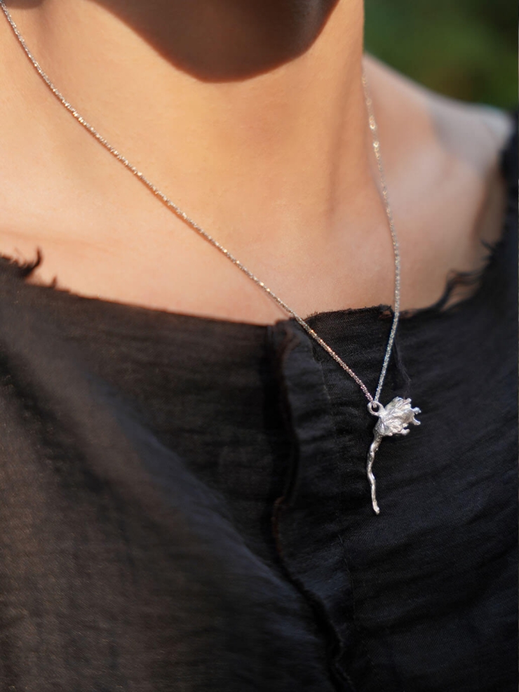 Silver Linkong Flower Necklace