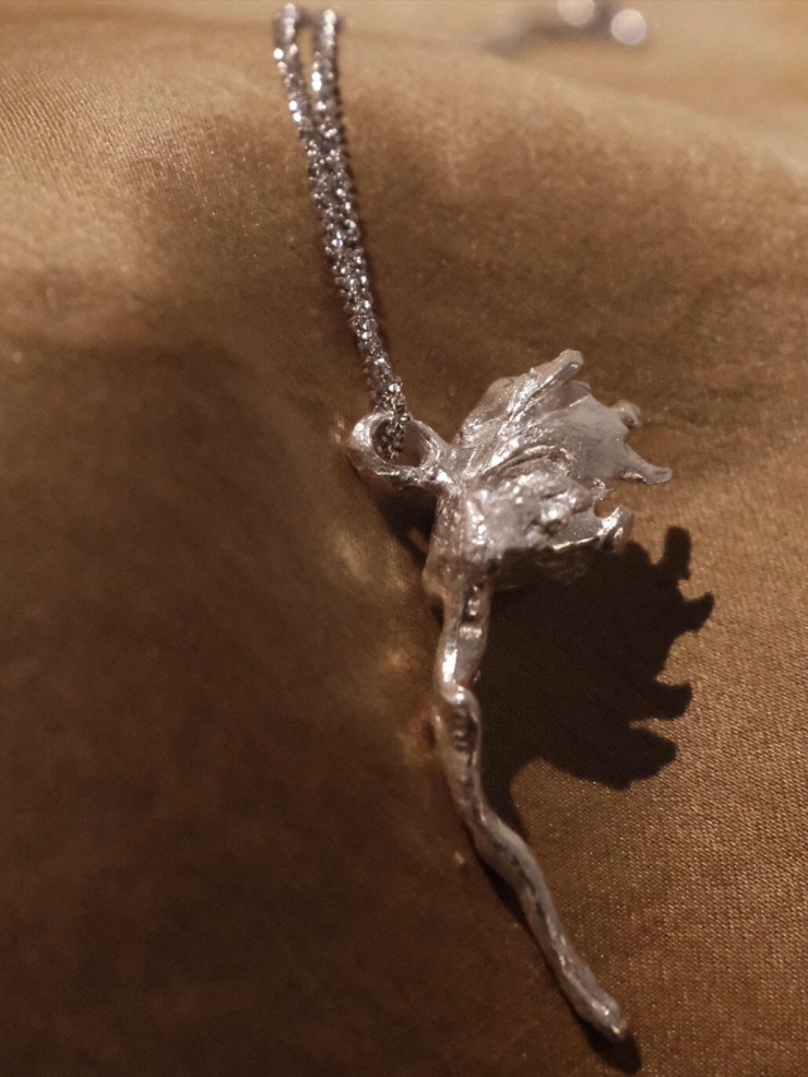 Silver Linkong Flower Necklace