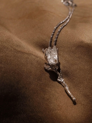 Silver Linkong Flower Necklace