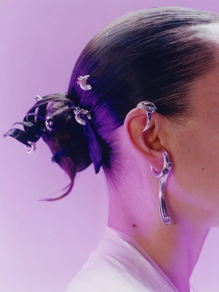 Silver Column Inlaid Black Diamond Ear Cuff