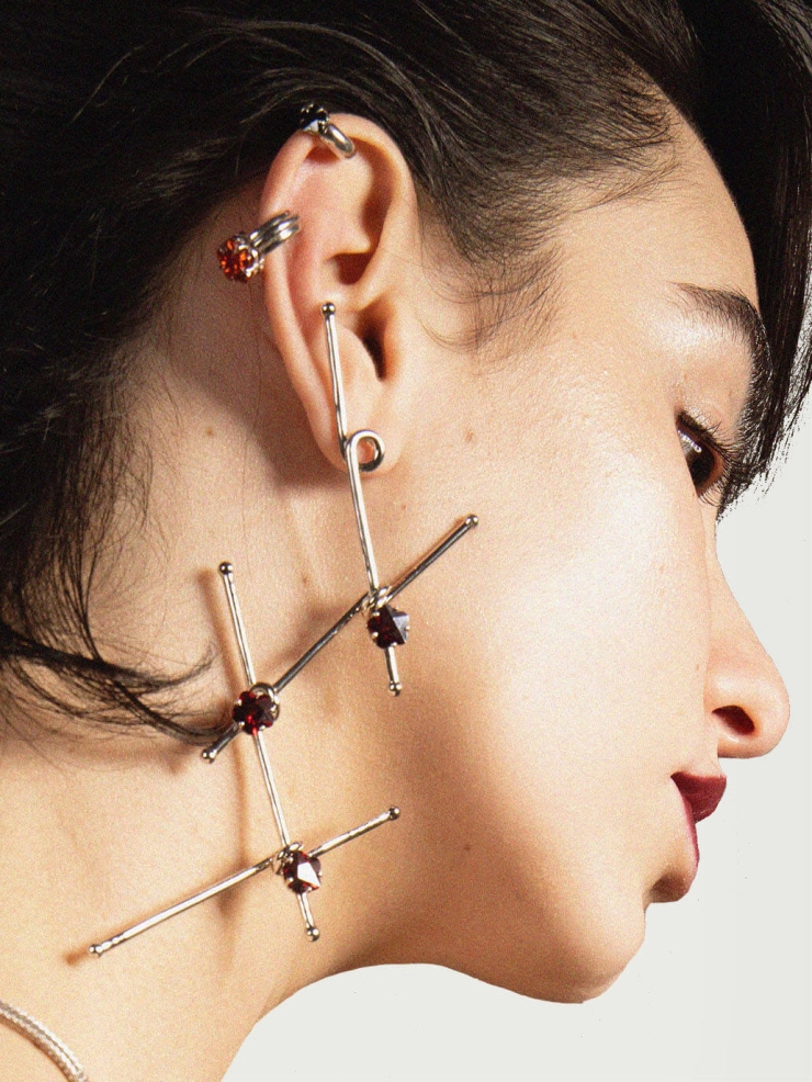 Silver Floral Inlaid Red Diamond Ear Cuff