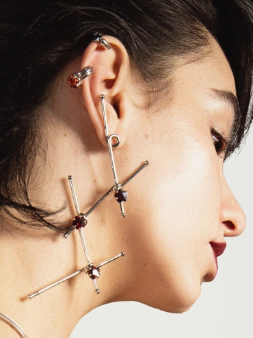 Silver Floral Inlaid Red Diamond Ear Cuff