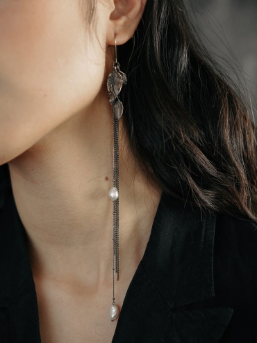 Aged Flowing Leaf Light Spot Earrings