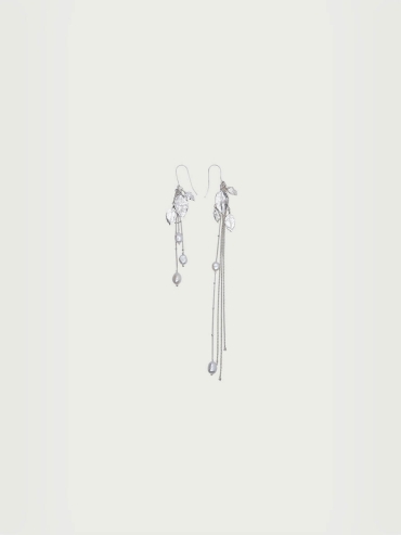 Silver Flowing Leaf Light Spot Earrings