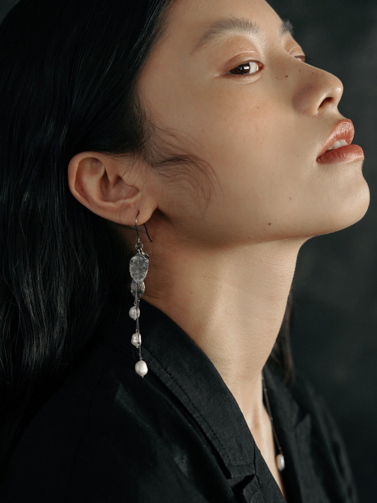 Aged Flowing Leaf Light Spot Earrings