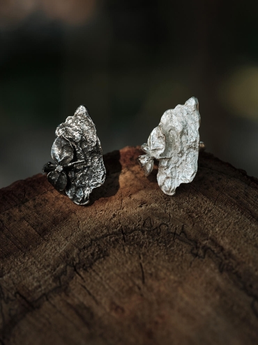 Aged Rock Leaf Ring