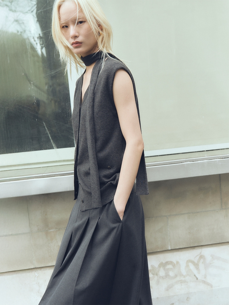 Dark Grey Knitted Vest With Scarf