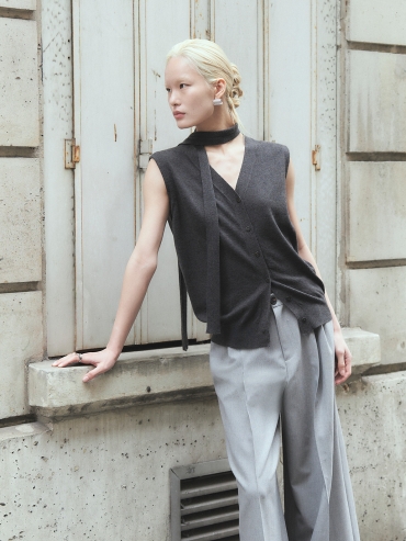 Dark Grey Knitted Vest With Scarf