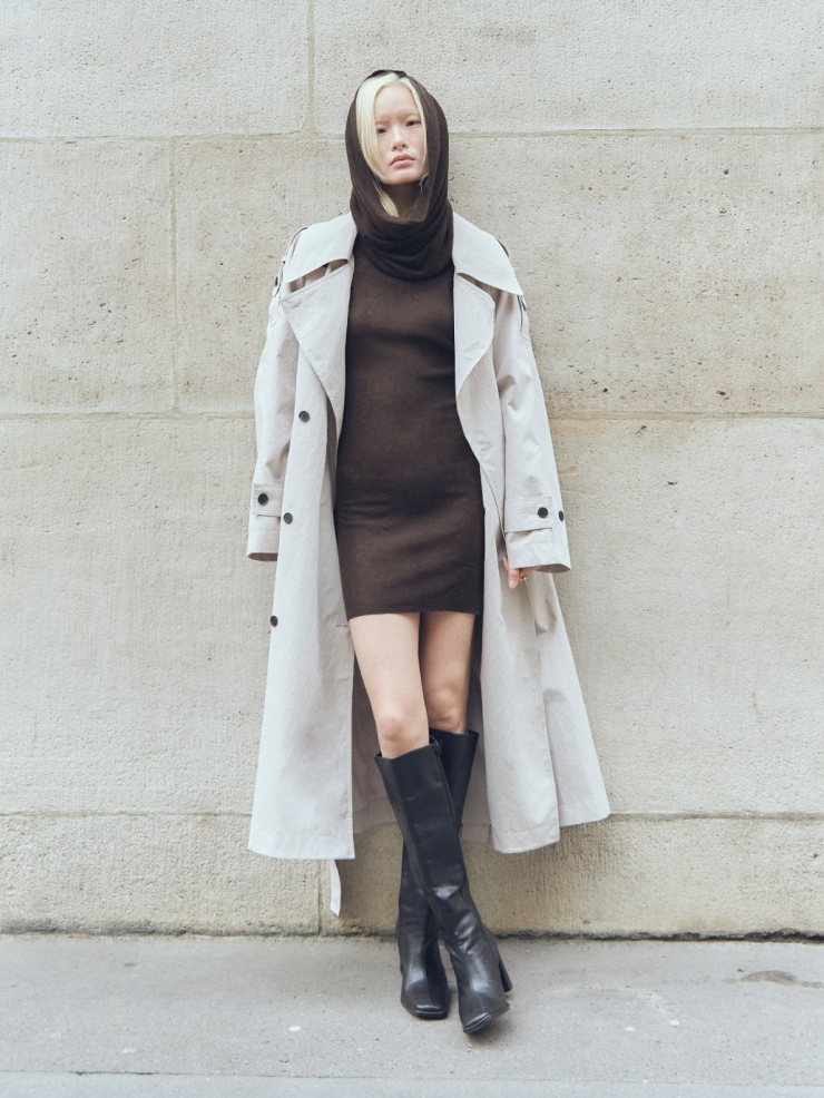 Cloudy Grey Double-Breasted Trench Coat With a Lapel Collar