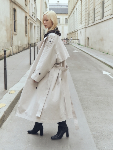 Cloudy Grey Double-Breasted Trench Coat With a Lapel Collar